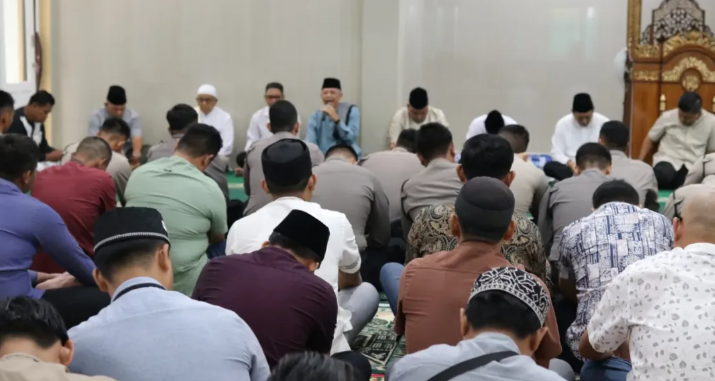 Bupati Sukamara Hadiri Buka Puasa Bersama di Polres Sukamara: Perkuat Ukhuwah Islamiyah dan Semangat Ramadhan Bupati Sukamara Hadiri Buka Puasa Bersama di Polres Sukamara: Perkuat Ukhuwah Islamiyah dan Semangat Ramadhan