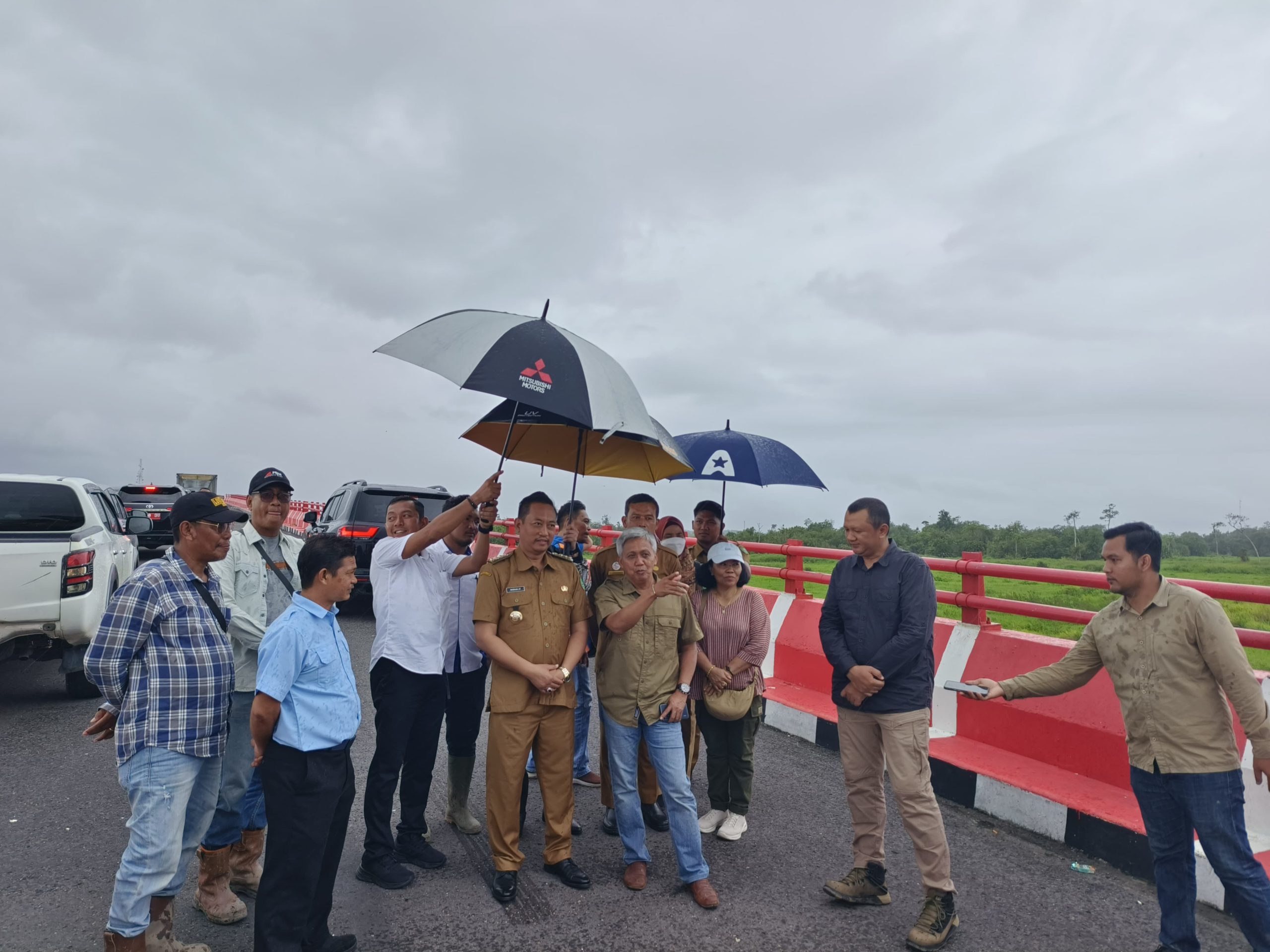 Pemkab Ketapang Tinjau Jembatan Jelai: Akses Tinggal 2,5 KM Lagi! Pemkab Ketapang Tinjau Jembatan Jelai: Akses Tinggal 2,5 KM Lagi!