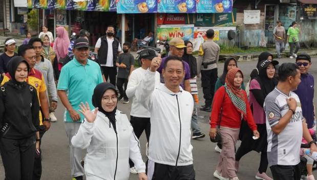 Bupati Sukamara Resmi Luncurkan Car Free Day: Dorong Gaya Hidup Sehat dan Kemajuan UMKM Bupati Sukamara Resmi Luncurkan Car Free Day: Dorong Gaya Hidup Sehat dan Kemajuan UMKM