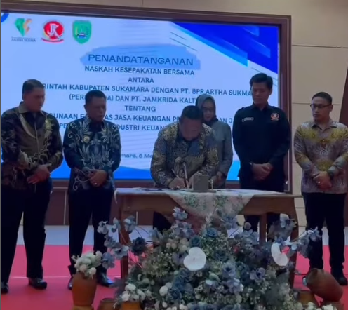 Dukung UMKM, Bupati Sukamara Teken MoU Kurda Bunga Ringan bersama PT. BPR Arta Sukma dan PT. Jamkrida Kalteng Dukung UMKM, Bupati Sukamara Teken MoU Kurda Bunga Ringan bersama PT. BPR Arta Sukma dan PT. Jamkrida Kalteng