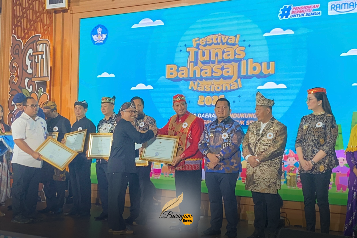 Bupati Sukamara Terima Penghargaan Nasional atas Komitmen Pelestarian Bahasa Daerah