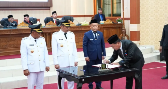 Bupati dan Wakil Bupati Sukamara Resmi Dilantik: H. Masduki Sampaikan Visi Membangun Sukamara Maju dan Berdaya Saing Bupati dan Wakil Bupati Sukamara Resmi Dilantik: H. Masduki Sampaikan Visi Membangun Sukamara Maju dan Berdaya Saing