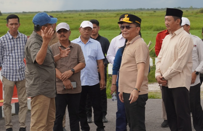 Bupati Sukamara Dampingi Gubernur Kalteng Tinjau Shrimp Estate dan Jembatan Jelai Penghubung Kalteng-Kalbar Bupati Sukamara Dampingi Gubernur Kalteng Tinjau Shrimp Estate dan Jembatan Jelai Penghubung Kalteng-Kalbar