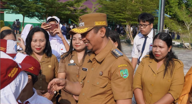 Bupati Sukamara Kunjungi SMPN 1 dan SDN Mendawai 4: Tegaskan Komitmen Pendidikan Gratis dan Beasiswa Kuliah Bupati Sukamara Kunjungi SMPN 1 dan SDN Mendawai 4: Tegaskan Komitmen Pendidikan Gratis dan Beasiswa Kuliah