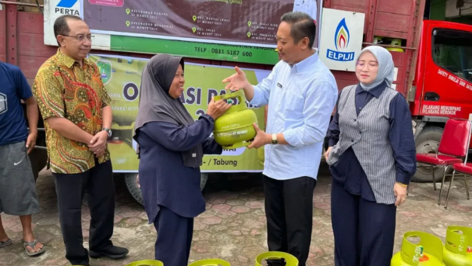 Jelang Idul Fitri: Bupati Sukamara Tinjau Langsung Operasi Pasar LPG 3 Kg Bersubsidi Jelang Idul Fitri: Bupati Sukamara Tinjau Langsung Operasi Pasar LPG 3 Kg Bersubsidi