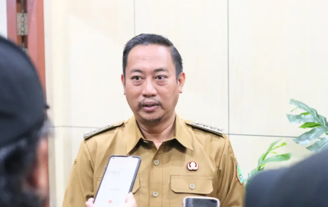 Bupati Sukamara Pimpin Rapat Strategis: Fokus pada Efisiensi Anggaran dan Program Prioritas Demi Pertumbuhan Ekonomi Bupati Sukamara Pimpin Rapat Strategis: Fokus pada Efisiensi Anggaran dan Program Prioritas Demi Pertumbuhan Ekonomi