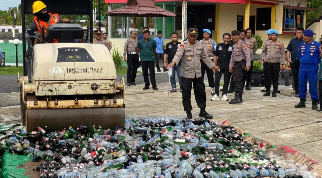 Pemerintah Kabupaten Sukamara dan Polres Sukamara Musnahkan Minuman Keras Ilegal, Komitmen Ciptakan Lingkungan Aman dan Sehat Pemerintah Kabupaten Sukamara dan Polres Sukamara Musnahkan Minuman Keras Ilegal, Komitmen Ciptakan Lingkungan Aman dan Sehat