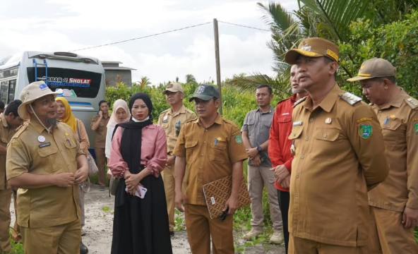 Bupati Sukamara Tinjau Langsung Lokasi TPS dan Pengelolaan Sampah di Jelai