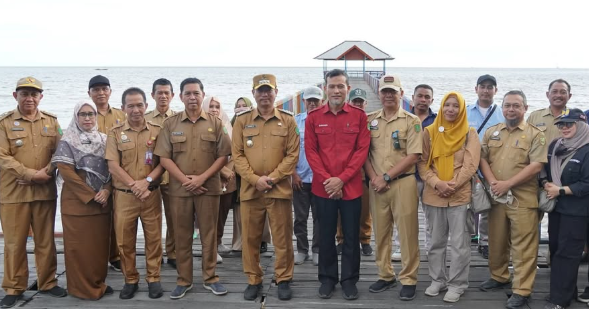 Dukung Program Nelayan Sejahtera: Bupati Tinjau Lokasi Pembangunan SPBN di Anjungan Jelai