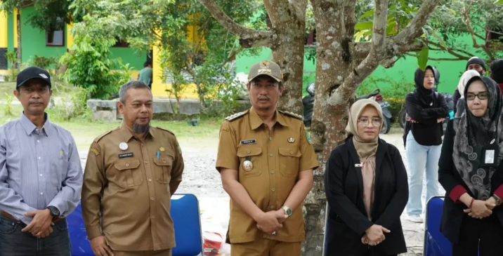Pemerintah Kabupaten Sukamara dan Stakeholder Salurkan Bantuan Sosial bagi Pramu Kebersihan Menjelang Idulfitri 1446 H Pemerintah Kabupaten Sukamara dan Stakeholder Salurkan Bantuan Sosial bagi Pramu Kebersihan Menjelang Idulfitri 1446 H